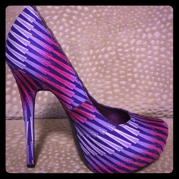 High Heels - Picture 1 of 3